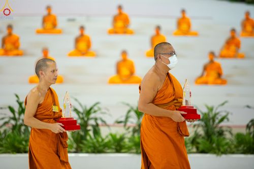 ภาพ No.85241:พิธีมุทิตาสักการะพระภิกษุ ผู้สอบได้เปรียญธรรม ๙ ประโยคระดับโลก, พิธีมอบโล่เกียรติยศและทุนการศึกษา สำนักเรียนบาลีดีเด่นทั่วประเทศ ในวันสมาธิโลก อาทิตย์ที่ 6 สิงหาคม พ.ศ. 2566 ณ สภาธรรมกายสากล วัดพระธรรมกาย