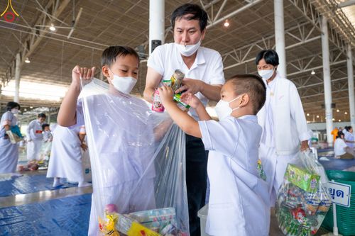 ภาพ No.81521:พิธีตักบาตร ข้าวสารอาหารแห้ง และพิธีบูชาข้าวพระ ณ สภาธรรมกายสากล วัดพระธรรมกาย วันเสาร์ที่ 3 มิถุนายน 2566