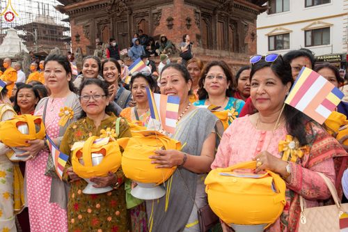 ภาพ No.77650:พิธีตัดปอยผมและปลงผมนาคธรรมทายาท ในโครงการบรรพชาสามเณรหมู่ ประเทศเนปาล วันที่ 11 มีนาคม พ.ศ.2566