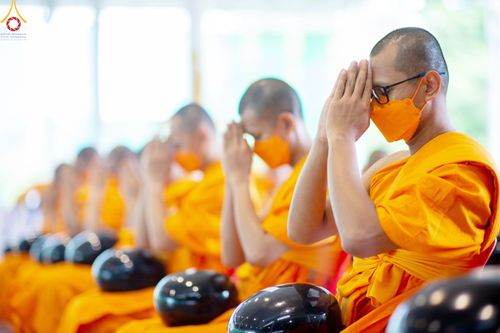 ภาพ No.80276:พิธีตักบาตรฉลองพระใหม่ ในโครงการบรรพชาอุปสมบทหมู่วันคุ้มครองโลก ณ สภาธรรมกายสากล วัดพระธรรมกาย วันอาทิตย์ที่ 16 เมษายน พ.ศ.2566