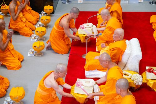 ภาพ No.330878:วันวิสาขบูชา อาทิตย์ที่ 31 พฤษภาคม พ.ศ.2569 พิธีบรรพชาสามเณรอุบาสก 11 ท่าน , พิธีถวายบาตรผ้าไตร และจตุปัจจัยไทยธรรม แด่สามเณร , พิธีอุปสมบทอุทิศชีวิต , พิธีกล่าวคำกัปปิยภัณฑ์  ณ อุโบสถพระไตรปิฎก วัดพระธรรมกาย จังหวัดปทุมธานี