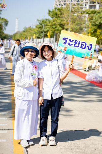 ภาพ No.304113:วันที่ 25 มกราคม พ.ศ. 2569 พิธีต้อนรับพระธรรมยาตรา  รร.สามัคคีราษฏร์บำรุง-วัดพระธรรมกาย ในโครงการธรรมยาตรา กตัญญูบูชา มหาปูชนียาจารย์ พระมงคลเทพมุนี(สด จนฺทสโร) พระผู้ปราบมาร อนุสรณ์สถาน 7 แห่ง ปีที่ 14