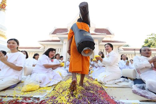 ภาพ No.295245:วันที่ 16 มกราคม พ.ศ. 2569 พิธีต้อนรับพระธรรมยาตรา อนุสรณ์สถานลำดับที่ 4 (ภาพชุดที่ 2) สถานที่เกิดด้วยกายธรรม ณ วัดโบสถ์บน ต.บางคูเวียง จ.นนทบุรี ในโครงการธรรมยาตรา กตัญญูบูชา มหาปูชนียาจารย์ พระมงคลเทพมุนี(สด จนฺทสโร) พระผู้ปราบมาร อนุสรณ์สถาน 7 แห่ง ปี