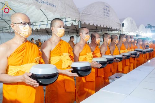 ภาพ No.295618:วันที่ 16 มกราคม พ.ศ. 2569 พิธีถวายภัตตาหารเป็นสังฆทาน แด่พระธรรมยาตรา ณ วัดโบสถ์บน ต.บางคูเวียง จ.นนทบุรี อนุสรณ์สถานลำดับที่ 4 สถานที่เกิดด้วยกายธรรม ในโครงการธรรมยาตรา กตัญญูบูชา มหาปูชนียาจารย์ พระมงคลเทพมุนี(สด จนฺทสโร) พระผู้ปราบมาร อนุสรณ์สถาน 7 แ