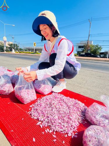 ภาพ No.105978:V.2 ทุ่มเท การเตรียมงาน เก็บงาน การรับบุญของเจ้าหน้าที่หน่วยงานต่างๆ เพื่อโครงการธรรมยาตรา กตัญญูบูชามหาปูชนียาจารย์ พระมงคลเทพมุนี (สด จนฺทสโร) พระผู้ปราบมาร อนุสรณ์สถาน 7 แห่ง ปีที่ 12 ระหว่างวันที่ 2 - 31 มกราคม พ.ศ.2567