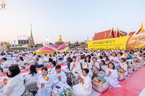 ภาพ No.294372:วันที่ 14 มกราคม พ.ศ. 2569 พิธีตักบาตรพระธรรมยาตรา ณ วัดสองพี่น้อง ต.ต้นตาล อ.สองพี่น้อง จ.สุพรรณบุรี ในโครงการธรรมยาตรา กตัญญูบูชา มหาปูชนียาจารย์ พระมงคลเทพมุนี(สด จนฺทสโร) พระผู้ปราบมาร อนุสรณ์สถาน 7 แห่ง ปีที่ 14