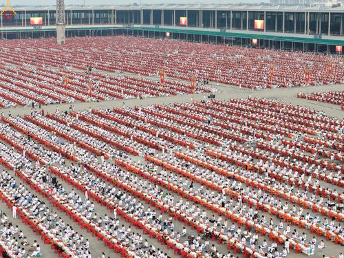 ภาพ No.324088:วันที่ 22 เมษายน พ.ศ.2569 (วันคุ้มครองโลก) พิธีถวายมหาสังฆทาน 40,000 กว่าวัดทั่วประเทศ ณ ลานธรรม พระมหาธรรมกายเจดีย์ วัดพระธรรมกาย