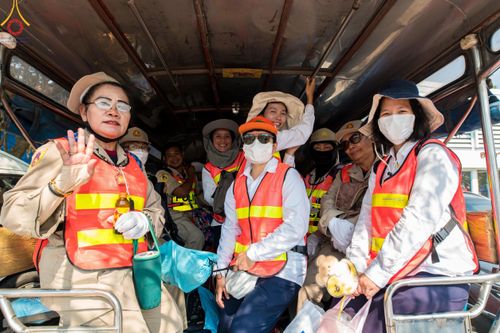 ภาพ No.110134:V.8 พลังทีม การเตรียมงาน เก็บงาน การรับบุญของเจ้าหน้าที่หน่วยงานต่างๆ เพื่อโครงการธรรมยาตรา กตัญญูบูชามหาปูชนียาจารย์ พระมงคลเทพมุนี (สด จนฺทสโร) พระผู้ปราบมาร อนุสรณ์สถาน 7 แห่ง ปีที่ 12 ระหว่างวันที่ 2 - 31 มกราคม พ.ศ.2567