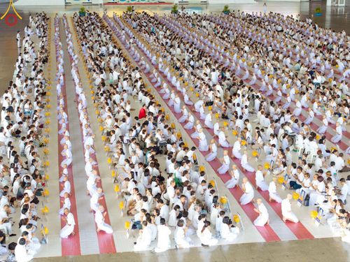 ภาพ No.215093:วันเสาร์ที่ 5 เมษายน พ.ศ. 2568 พิธีเวียนประทักษิณรอบพระมหาธรรมกายเจดีย์  พิธีวันทาเจดีย์ พิธีขอขมาและมอบผ้าไตร ในโครงการบรรพชาสามเณรฟื้นฟูพระพุทธศาสนาทั่วไทย , โครงการหน่อแก้วเปรียญธรรม รุ่นที่ 13 ,  โครงการสามเณรยุวธรรมทายาท รุ่นที่ 33 , โครงการสามเณรมั