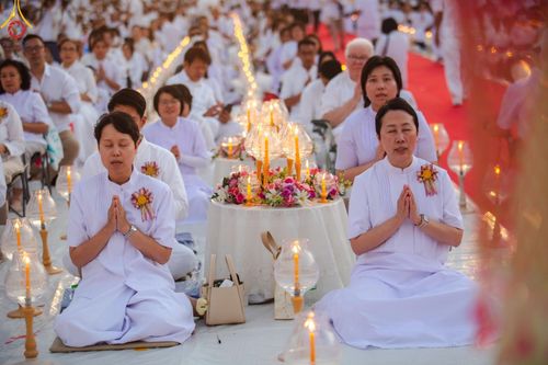 ภาพ No.192778:พิธีจุดประทีปถวายเป็นพุทธบูชา และบูชาธรรมมหาปูชนียาจารย์ ณ อนุสรณ์สถานคลองบางนางแท่น อ.สามพราน จ.นครปฐม ในโครงการธรรมยาตรา กตัญญูบูชา มหาปูชนียาจารย์ พระมงคลเทพมุนี(สด จนฺทสโร) พระผู้ปราบมาร อนุสรณ์สถาน 7 แห่ง ปีที่ 13 วันที่ 10 มกราคม พ.ศ. 2568