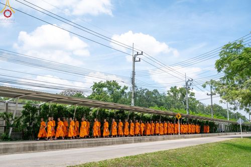 ภาพ No.143323:พิธีถวายภัตตาหารเพื่อเป็นกำลังแห่งการเข้าถึงธรรม ของพระภิกษุสามเณร วัดพระธรรมกาย วันเสาร์ที่ 6 กรกฏาคม พ.ศ. 2567 ณ หอฉันคุณยายอาจารย์ วัดพระธรรมกาย จ.ปทุมธานี