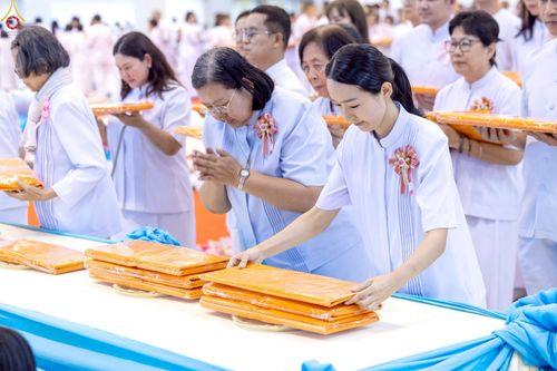 ภาพ No.244069:วันอาทิตย์ที่ 7 กันยายน พ.ศ. 2568 พิธีทอดผ้าป่าสมทบกฐินวัดพระธรรมกาย และสมทบกฐิน 30,000 วัดทั่วไทย ครั้งที่ 2 ณ ห้องแก้วสารพัดนึก 1 วัดพระธรรมกาย