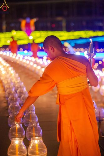 ภาพ No.160724:พิธีจุดประทีป 20,000 ดวง บูชาพระมหาธรรมกายเจดีย์ และบูชาพระมงคลเทพมุนี (สด จนฺทสโร) พระผู้ปราบมาร ณ ลานธรรม พระมหาธรรมกายเจดีย์ วัดพระธรรมกาย จ.ปทุมธานี วันที่ 10 ตุลาคม พ.ศ. 2567