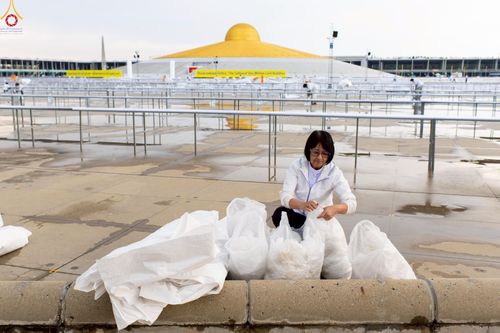 ภาพ No.225198:วันที่ 20 - 27 เมษายน พ.ศ. 2568 "ภาพแห่งความปลื้มที่ไม่มีวันจบ" คณะสงฆ์สามเณร เจ้าหน้าที่ และสาธุชน ร่วมแรงร่วมใจกันเตรียมงานและเก็บงาน เพื่อวันคุ้มครองโลก พิธีถวายมหาสังฆทานคณะสงฆ์ 40,000 กว่าวัดทั่วประเทศ