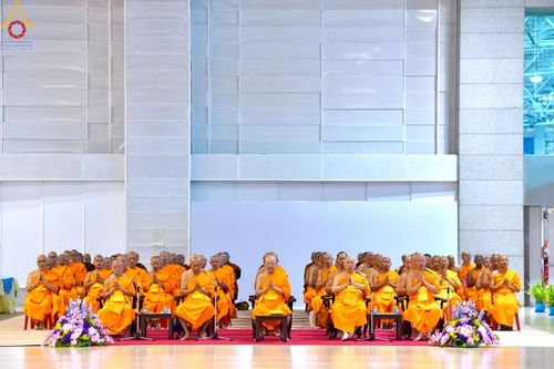 ภาพ No.136706:พิธีตักบาตร พิธีบูชาข้าวพระ ในวันอาทิตย์ต้นเดือนที่ 5 พฤษภาคม พ.ศ. 2567 ณ วัดพระธรรมกาย จ.ปทุมธานี