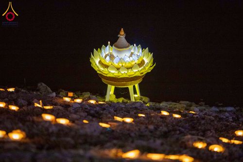 ภาพ No.266243:วันพุธที่ 5 พฤศจิกายน พ.ศ. 2568 (วันพระ ขึ้น 15 ค่ำ เดือน 12) พิธีจุดประทีปโคมลาน, โคมลอย และลอยกระทง ถวายประทีปเป็นพุทธบูชา สร้างความสว่างไสวให้กับแผ่นดินด้วยแสงธรรม ณ พุทธอุทยานนานาชาติ จังหวัดหนองคาย