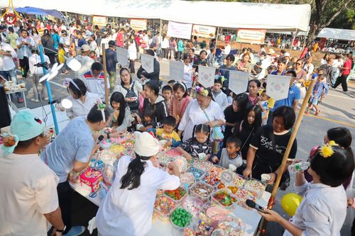 ภาพ No.194007:วัดพระธรรมกาย จัดงานวันเด็กแห่งชาติ ประจำปี พ.ศ.2568 ออกร้านอาหาร 200 ร้าน มอบของขวัญหลายหมื่นชิ้น วันที่ 12 มกราคม พ.ศ. 2568 วัดพระธรรมกาย อ.คลองหลวง จ.ปทุมธานี