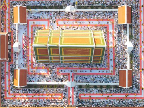 ภาพ No.197780:พิธีตักบาตรพระธรรมยาตรา ณ อนุสรณ์สถานลำดับที่ 4 สถานที่เกิดด้วยกายธรรม วัดโบสถ์(บน) ต.บางคูเวียง จ.นนทบุรี ในโครงการธรรมยาตรา กตัญญูบูชา มหาปูชนียาจารย์ พระมงคลเทพมุนี(สด จนฺทสโร) พระผู้ปราบมาร อนุสรณ์สถาน 7 แห่ง ปีที่ 13 วันที่ 19 มกราคม พ.ศ. 2568