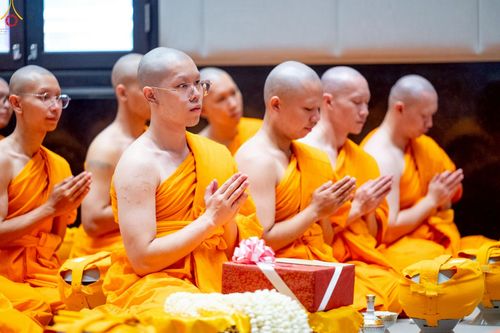 ภาพ No.229291:วันเสาร์ที่ 14 มิถุนายน พ.ศ. 2568 พิธีบรรพชา , พิธีถวายบาตร , พิธีอุปสมบท ในโครงการบรรพชาอุปสมบทหมู่ ผู้บริหารรุ่นที่ 15 และ อุดมศึกษา รุ่นที่ 52 ณ โบสถ์พระไตรปิฎก วัดพระธรรมกาย