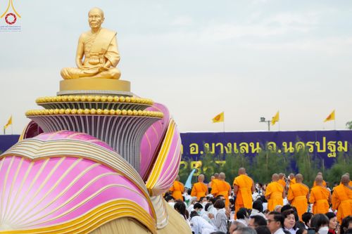 ภาพ No.118608:พิธีตักบาตรพระธรรมยาตรา ปีที่ 12 ณ อนุสรณ์สถานลำดับที่ 5 สถานที่เผยแผ่วิชชาธรรมกายครั้งแรก อนุสรณ์สถานบางปลา จ.นครปฐม วันที่ 25 มกราคม พ.ศ. 2567