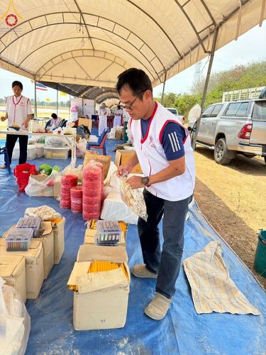 ภาพ No.130146:V.34 เพื่อธรรมเพื่อบางกล่ำ การรับบุญของเจ้าหน้าที่หน่วยงานต่างๆ  เพื่องานธรรมยาตราอัญเชิญพระบรมสารีริกธาตุ ประดิษฐาน ณ มหารัตนเจดีย์สิริปทุมสวรรค์ (เจดีย์อริยพุทธะ 5 พระองค์) ณ ศูนย์ปฏิบัติธรรมภาคใต้ อ.บางกล่ำ จ.สงขลา ระหว่างวันที่ 9-10 มีนาคม พ.ศ. 2567