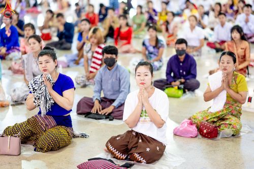 ภาพ No.143536:พิธีตักบาตร ข้าวสารอาหารแห้ง ณ บ้านแก้วเรือนทองคุณยายฯ และ พิธีบูชาข้าวพระ  ณ สภาธรรมกายสากล วัดพระธรรมกาย วันอาทิตย์ที่ 7 กรกฎาคม พ.ศ. 2567