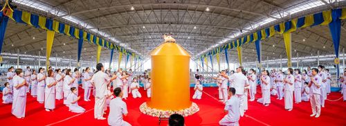 ภาพ No.86981:พิธีตักบาตร , พิธีบูชาข้าวพระ , พิธีจุดเทียนใจ ไฟนิรันดร์ อนันตชัย ในวันอาทิตย์ต้นเดือน 3 กันยายน พ.ศ. 2566 ณ วัดพระธรรมกาย