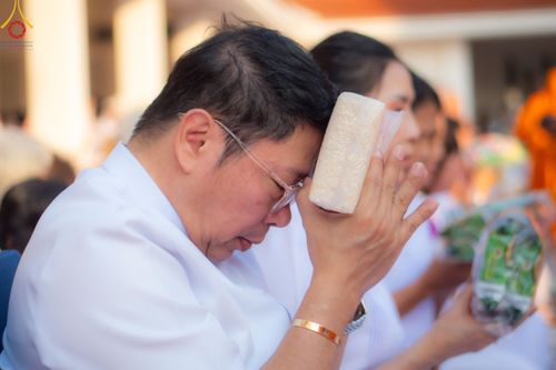 ภาพ No.116182:พิธีตักบาตรพระธรรมยาตรา ณ อนุสรณ์สถานลำดับที่ 4 สถานที่เกิดด้วยกายธรรม วัดโบสถ์(บน) จ.นนทบุรี วันที่ 21 มกราคม พ.ศ. 2567
