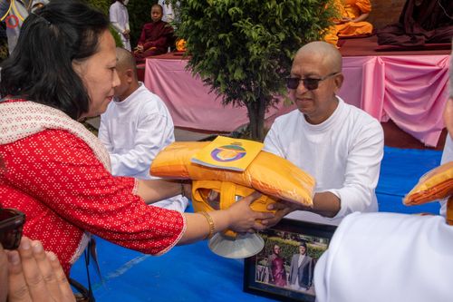 ภาพ No.77614:พิธีตัดปอยผมและปลงผมนาคธรรมทายาท ในโครงการบรรพชาสามเณรหมู่ ประเทศเนปาล วันที่ 11 มีนาคม พ.ศ.2566
