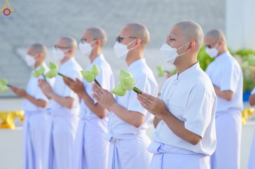 ภาพ No.82665:พิธีเวียนประทักษิณ, พิธีวันทาเจดีย์ ณ มหาธรรมกายเจดีย์  พิธีบรรพชาหมู่พระพี่เลี้ยงเข้าพรรษา, ธรรมทายาทอุดมศึกษา รุ่นที่ 50(ภาคฤดูฝน) และธรรมทายาทพุทธศาสตร์สากล รุ่นที่ 7 (ภาคฤดูฝน) วันเสาร์ที่ 17 มิถุนายน พ.ศ. 2566 ณ  โบสถ์พระไตรปิฎก วัดพระธรรมกาย จ.ปทุม