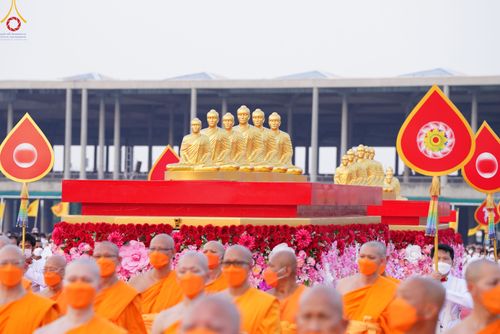 ภาพ No.79104:พิธีอัญเชิญองค์พระบรมพุทธเจ้า 24 องค์ เวียนประทักษิณรอบพระมหาธรรมกายเจดีย์ ณ วัดพระธรรมกาย  วันที่ 2 เมษายน พ.ศ. 2566