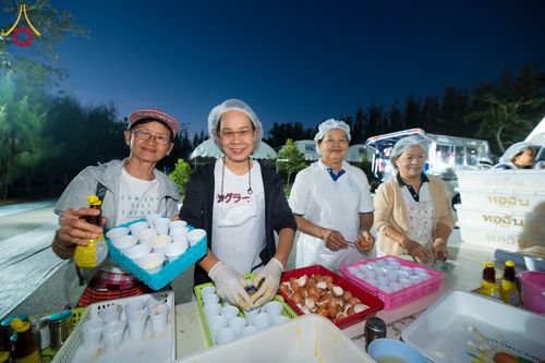 ภาพ No.287949:วันที่ 4 มกราคม พ.ศ. 2569 พิธีถวายภัตตาหารเป็นสังฆทาน แด่พระธรรมยาตรา ในโครงการธรรมยาตรา กตัญญูบูชา มหาปูชนียาจารย์ พระมงคลเทพมุนี(สด จนฺทสโร) พระผู้ปราบมาร อนุสรณ์สถาน 7 แห่ง ปีที่ 14 ณ อนุสรณ์สถานมหาวิหารพระมงคลเทพมุนี (โลตัสแลนด์) อ.สองพี่น้อง จ.สุพรร