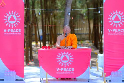 ภาพ No.300514:ภาพเบื้องหลังอาสาสมัครรวมใจ ชุดที่ 3 ในโครงการธรรมยาตรา กตัญญูบูชา มหาปูชนียาจารย์ พระมงคลเทพมุนี(สด จนฺทสโร) พระผู้ปราบมาร อนุสรณ์สถาน 7 แห่ง ปีที่ 14