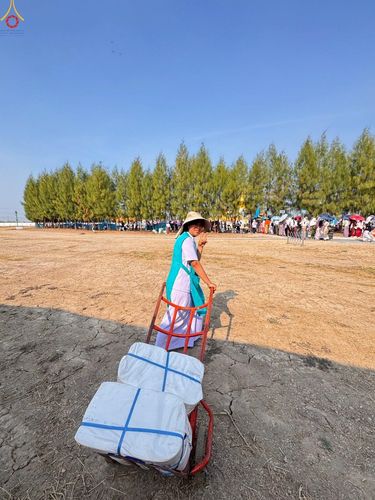 ภาพ No.306701:ภาพเบื้องหลังอาสาสมัครรวมใจ ชุดที่ 5 ในโครงการธรรมยาตรา กตัญญูบูชา มหาปูชนียาจารย์ พระมงคลเทพมุนี(สด จนฺทสโร) พระผู้ปราบมาร อนุสรณ์สถาน 7 แห่ง ปีที่ 14