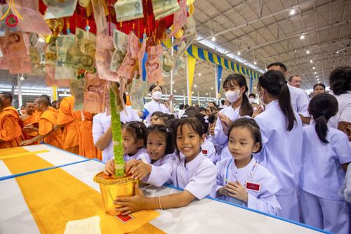 ภาพ No.92398:พิธีทอดกฐินธรรมชัยเพื่อสร้างอาคาร 115 ปี คุณยายอาจารย์มหารัตนอุบาสิกาจันทร์ ขนนกยูง อาทิตย์ต้นเดือนที่ 5 พฤศจิกายน พ.ศ. 2566 ณ วัดพระธรรมกาย จ.ปทุมธานี