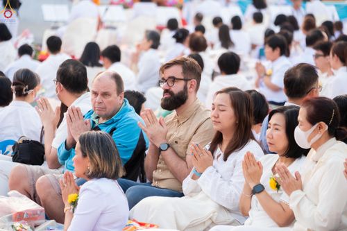 ภาพ No.294370:วันที่ 14 มกราคม พ.ศ. 2569 พิธีตักบาตรพระธรรมยาตรา ณ วัดสองพี่น้อง ต.ต้นตาล อ.สองพี่น้อง จ.สุพรรณบุรี ในโครงการธรรมยาตรา กตัญญูบูชา มหาปูชนียาจารย์ พระมงคลเทพมุนี(สด จนฺทสโร) พระผู้ปราบมาร อนุสรณ์สถาน 7 แห่ง ปีที่ 14