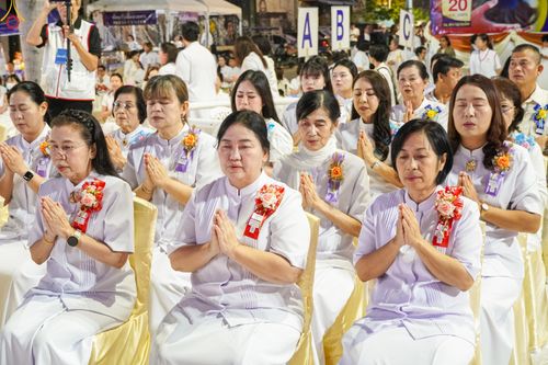 ภาพ No.282583:วันเสาร์ที่ 20 ธันวาคม พ.ศ.2568 พิธีตักบาตรพระ 10,000 รูป (ชุด 2) เนื่องในโอกาส 194 ปี จังหวัดกาญจนบุรี และอุทิศส่วนกุศลให้แด่บรรพชนทั้งหลาย บริเวณถนนสองแคว (Skywalk) เมืองกาญจนบุรี