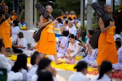 ภาพ No.287494:วันที่ 3 มกราคม พ.ศ. 2569 พิธีต้อนรับพระธรรมยาตรา ในโครงการธรรมยาตรา กตัญญูบูชา มหาปูชนียาจารย์ พระมงคลเทพมุนี(สด จนฺทสโร) พระผู้ปราบมาร อนุสรณ์สถาน 7 แห่ง ปีที่ 14 ณ อนุสรณ์สถานมหาวิหารพระมงคลเทพมุนี (โลตัสแลนด์) อ.สองพี่น้อง จ.สุพรรณบุรี