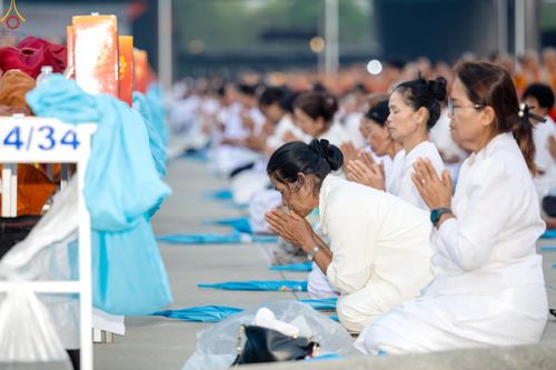 ภาพ No.324722:วันที่ 22 เมษายน พ.ศ.2569 (วันคุ้มครองโลก) บรรยากาศสาธุชน ในงานถวายมหาสังฆทาน 40,000 กว่าวัดทั่วประเทศ ณ ลานธรรม วัดพระธรรมกาย