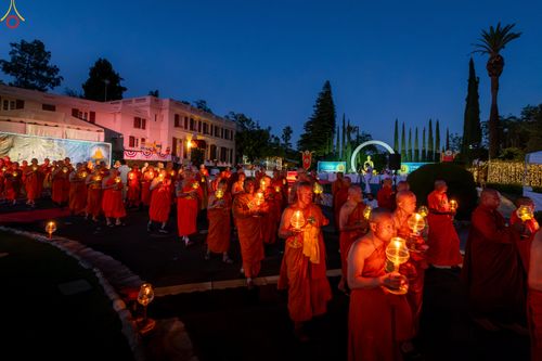 ภาพ No.332790:วันอาทิตย์ที่ 31 พฤษภาคม พ.ศ. 2569 วันวิสาขบูชา ณ วัดพระธรรมกายแคลิฟอร์เนีย  ประเทศสหรัฐอเมริกา