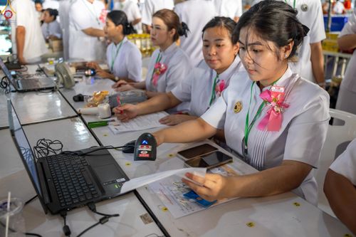 ภาพ No.323519:วันที่ 22 เมษายน พ.ศ.2569(วันคุ้มครองโลก) งานถวายมหาสังฆทาน 40,000 กว่าวัดทั่วประเทศ การเดินทางเข้าวัด , การต้อนรับปฏิสันถารพระสังฆาธิการ  ,  การจัดเตรียมภัตตาหาร , การลงทะเบียน