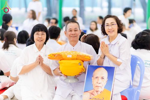 ภาพ No.298121:วันเสาร์ที่ 17 มกราคม พ.ศ. 2569 พิธีบรรพชาอุปสมบท โครงการอุปสมบทหมู่ บูชาธรรมครบ 117 ปี คุณยายอาจารย์มหารัตนอุบาสิกาจันทร์ ขนนกยูง  ณ อุโบสถพระไตรปิฎก วัดพระธรรมกาย