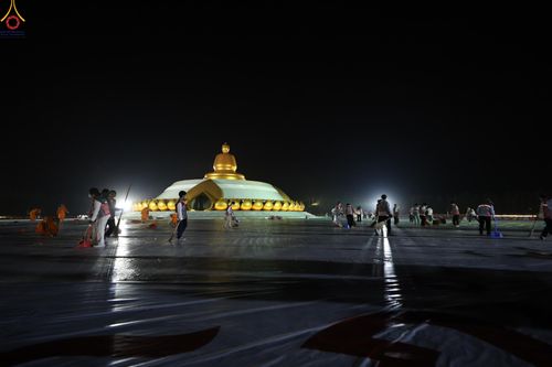 ภาพ No.306643:ภาพเบื้องหลังอาสาสมัครรวมใจ ชุดที่ 5 ในโครงการธรรมยาตรา กตัญญูบูชา มหาปูชนียาจารย์ พระมงคลเทพมุนี(สด จนฺทสโร) พระผู้ปราบมาร อนุสรณ์สถาน 7 แห่ง ปีที่ 14