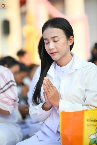 ภาพ No.294431:วันที่ 14 มกราคม พ.ศ. 2569 พิธีตักบาตรพระธรรมยาตรา ณ วัดสองพี่น้อง ต.ต้นตาล อ.สองพี่น้อง จ.สุพรรณบุรี ในโครงการธรรมยาตรา กตัญญูบูชา มหาปูชนียาจารย์ พระมงคลเทพมุนี(สด จนฺทสโร) พระผู้ปราบมาร อนุสรณ์สถาน 7 แห่ง ปีที่ 14
