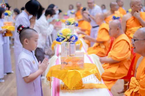 ภาพ No.343651:วันที่ 16 สิงหาคม พ.ศ.2569 พิธีถวายคิลานเภสัช และอุปกรณ์ทางการแพทย์ ณ ห้องแก้วสารพัดนึก2 วัดพระธรรมกาย