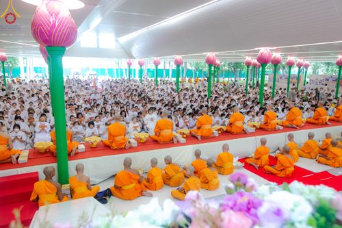 ภาพ No.137860:พิธีอุปสมบทสามเณรอุทิศชีวิต 11 รูป วันวิสาขบูชา พุธที่ 22 พฤษภาคม พ.ศ.2567 ณ อุโบสถ วัดพระธรรมกาย