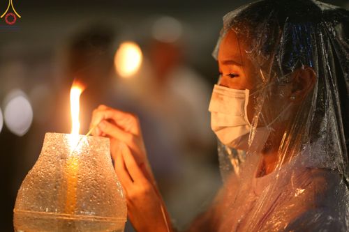 ภาพ No.89329:พิธีประดิษฐานรูปหล่อทองคำ  คุณยายอาจารย์มหารัตนอุบาสิกาจันทร์ ขนนกยูง ภายในมหาวิหารคุณยายอาจารย์ฯ เนื่องในวันครูผู้ค้นพบวิชชาธรรมกาย วันศุกร์ที่ 29 กันยายน พ.ศ. 2566 ณ วัดพระธรรมกาย จ.ปทุมธานี