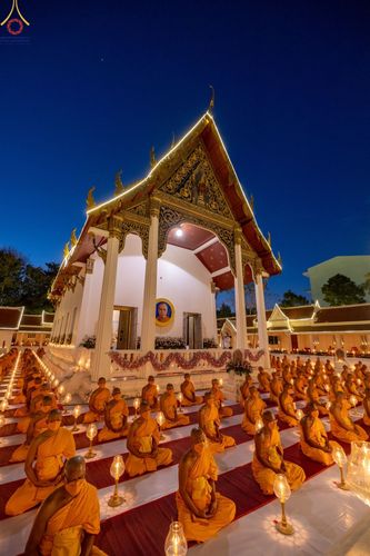 ภาพ No.73476:พิธีจุดประทีปถวายเป็นพุทธบูชา และบูชาธรรมมหาปูชนียาจารย์ ในโครงการธรรมยาตรากตัญญูบูชา มหาปูชนียาจารย์ พระมงคลเทพมุนี(สด จนฺทสโร) พระผู้ปราบมาร ปีที่ 11 ณ อนุสรณ์สถานลำดับที่ 4 สถานที่เกิดด้วยกายธรรม วัดโบสถ์ (บน) บางคูเวียง อ.บางกรวย จ.นนทบุรี วันที่ 21 