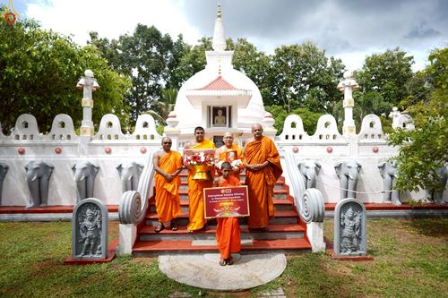 ภาพ No.264862:วันที่ 17 ตุลาคม พ.ศ. 2568 กฐินสมทบต่างประเทศ บูชาธรรม 81 ปี หลวงพ่อธัมมชโย ณ วัดศรีบุปผาราม เมืองปัลเลโปลา ประเทศศรีลังกา 