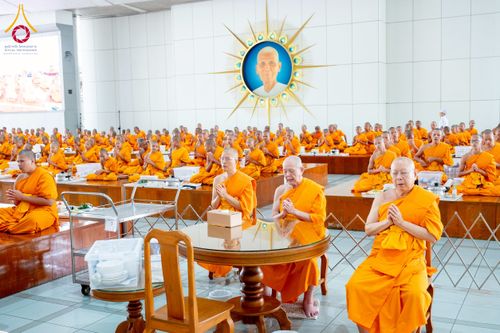 ภาพ No.245091:วันพุธที่ 10 กันยายน พ.ศ. 2568 พิธีถวายภัตตาหารเมนูสวรรค์ เนื่องในวันครบ 25 ปี วันละสังขารคุณยายอาจารย์มหารัตนอุบาสิกาจันทร์ ขนนกยูง ณ หอฉันคุณยายอาจารย์ฯ วัดพระธรรมกาย